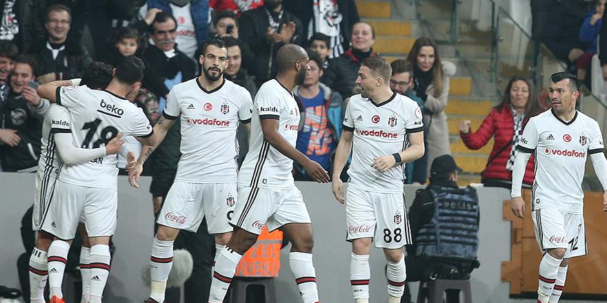 Beşiktaş kupada yarı final için sahaya çıkıyor