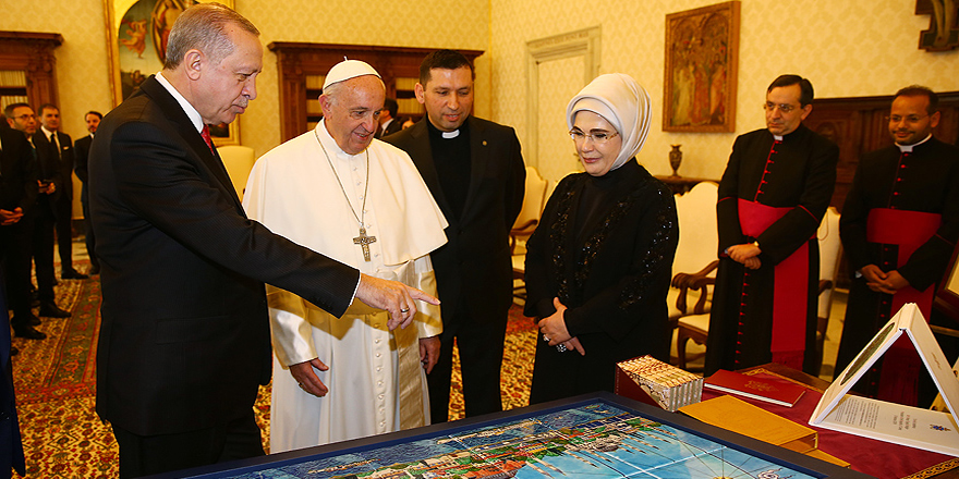 Cumhurbaşkanı Erdoğan ile Papa Franciscus bir araya geldi