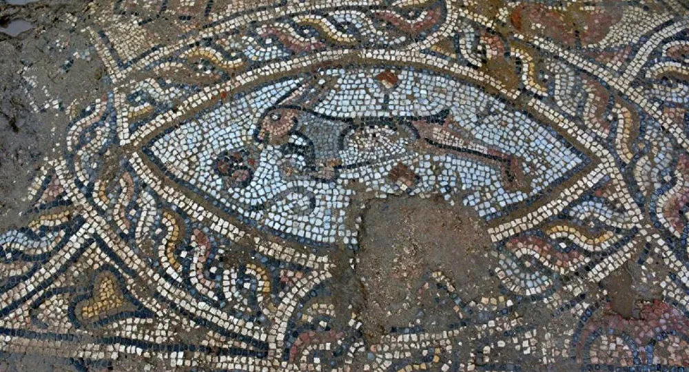 Side'de inşaat kazısında Roma dönemine ait mozaikler bulundu