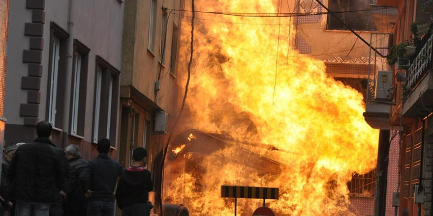 İzmir'de lisede doğalgaz patlaması: 1 ölü