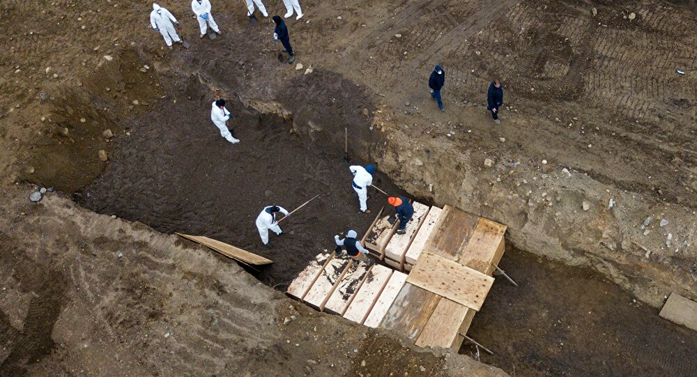 New York'ta koronavirüs kurbanları toplu mezarlara gömülüyor