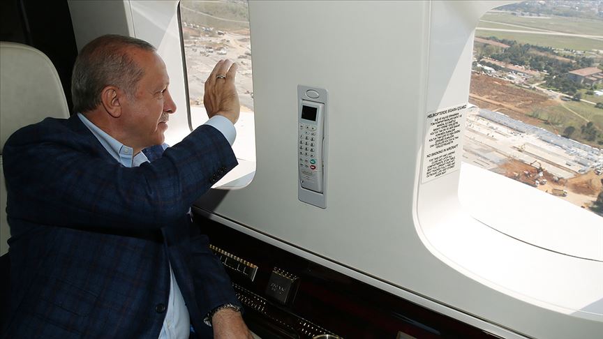 Cumhurbaşkanı Erdoğan, İstanbul'da yapımı devam eden hastaneleri havadan inceledi