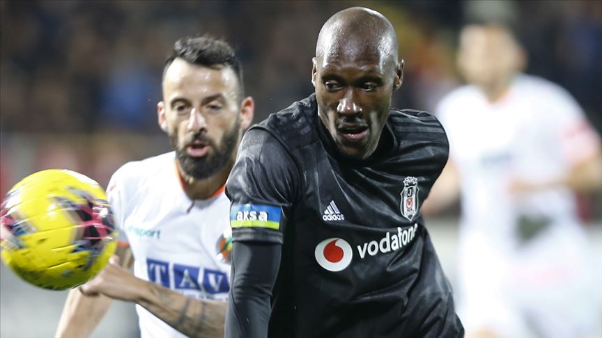 Beşiktaşlı Atiba Hutchinson 1 yıl daha futbol oynamak istiyor