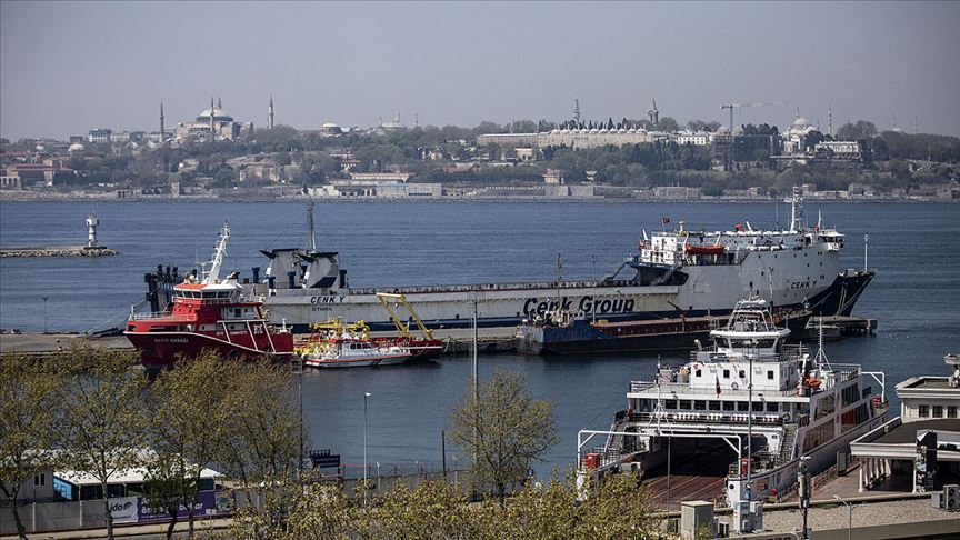 Gemi çalışanlarının 1 Mayıs Emek ve Dayanışma Günü gemi düdükleriyle kutlandı