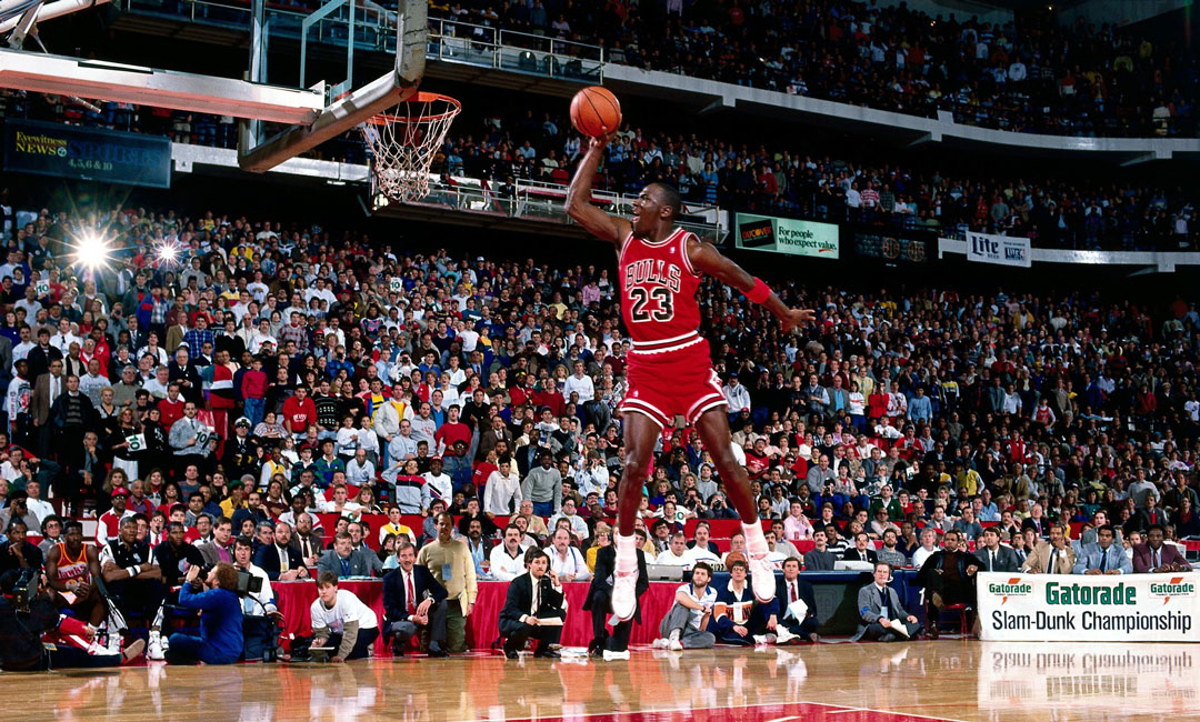 Michael Jordan'ın NBA'deki ilk sezonunda giydiği ayakkabılar 560 bin dolara satıldı