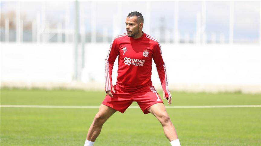 Sivasspor'da Fernando en az 6 hafta sahalardan uzak kalacak