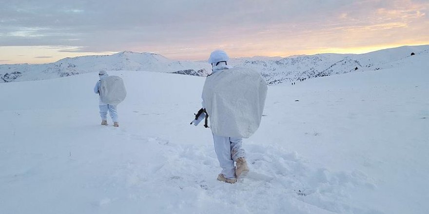 Van'daki terör operasyonunda yaşam malzemeleri bulundu